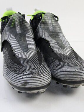 Mens Under Armour highlight football cleats